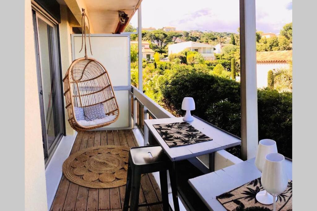 Charmant studio avec terrasse vue mer à 50 m Sainte-Maxime Exterior foto