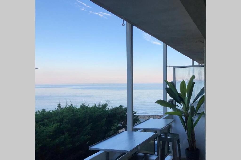 Charmant studio avec terrasse vue mer à 50 m Sainte-Maxime Exterior foto