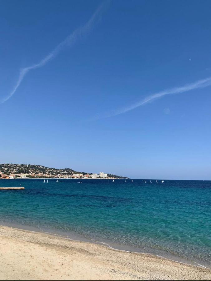 Charmant studio avec terrasse vue mer à 50 m Sainte-Maxime Exterior foto