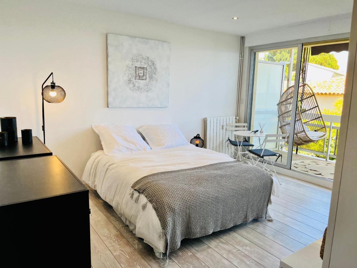 Charmant studio avec terrasse vue mer à 50 m Sainte-Maxime Exterior foto